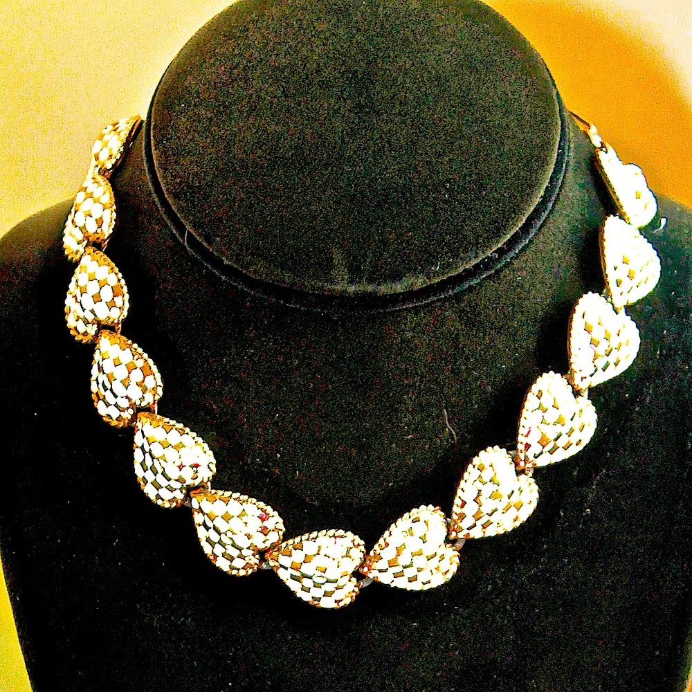 CORO HEART NECKLACE CREAM GOLD CHECK VINTAGE 15 INCH 13 LINKS - Picture 7 of 10